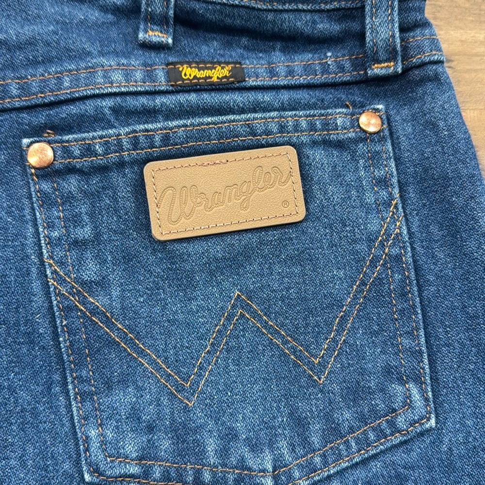 Men’s Wrangler 13MWZ.     36 x 34. LIKE NEW CONDITION